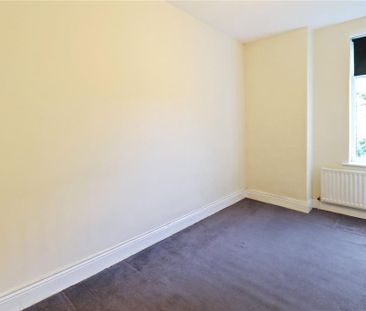 3 bedroom flat to rent - Photo 4