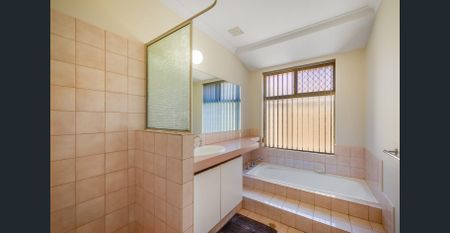 Spacious Family Home in a Peaceful Cul-de-Sac - Photo 5