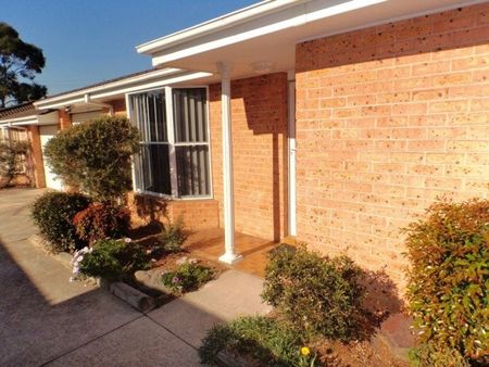 Two-Bedroom Villa in a Convenient Location - Photo 3