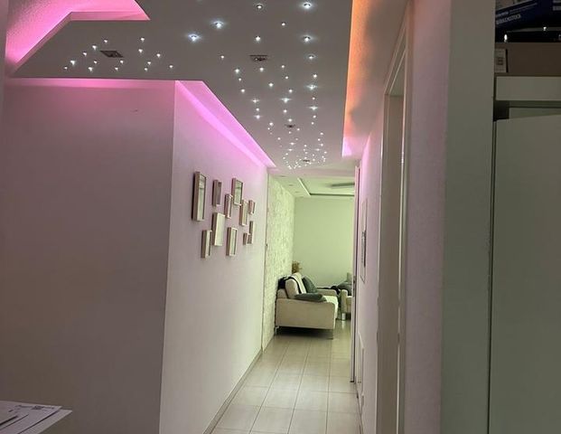 Hochwertige Wohnung mit Garten, Einbauküche und TG-Stellplatz - Photo 1