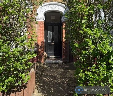 4 bedroom semi-detached house to rent - Photo 3