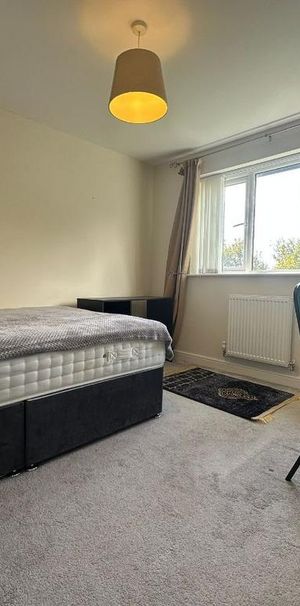 1 bedroom in a house share to rent - Photo 1