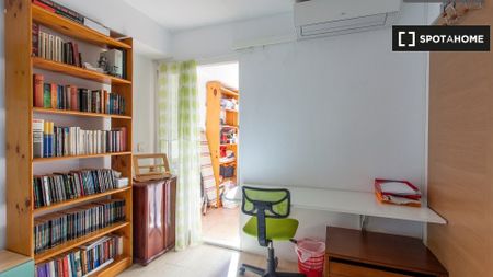 valencia, Valencian Community 46021 - Photo 2