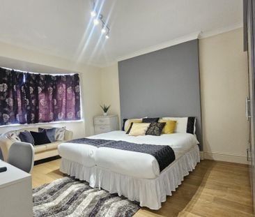 Bowes Road, W3 - Photo 5