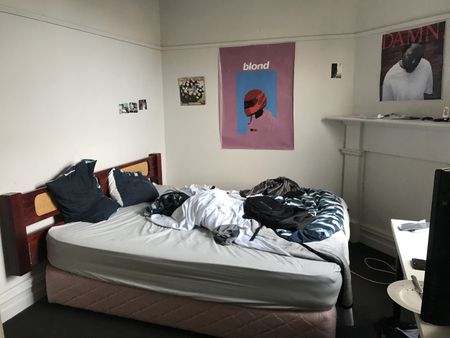 2026 – Spacious Six-Bedroom Home in Prime Location Near the University. - Photo 4