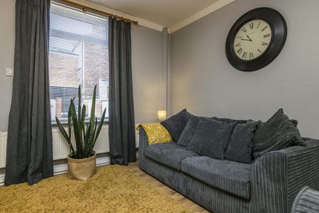 3 bedroom terraced house to rent - Photo 2