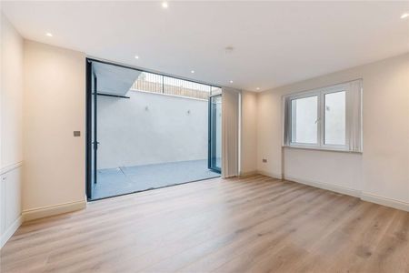 Stunning two bedroom, two bathroom apartment set in a much coveted and newly converted detached Ealing development. - Photo 4