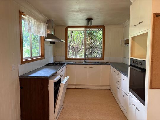 Country Living so Close to Town @ $480 Per Week - Photo 1