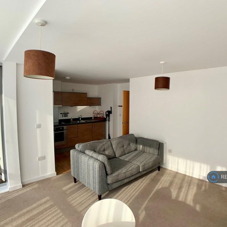 2 bedroom flat to rent - Photo 1