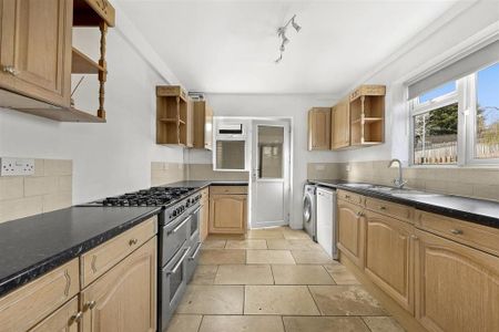 3 bedroom end of terrace house to rent - Photo 5