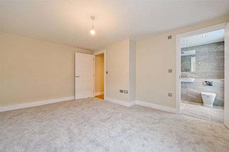 A modern first floor one bedroom apartment in the heart of Windsor Town centre. - Photo 2
