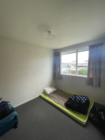 Tidy Two Bedroom Unit - Photo 2