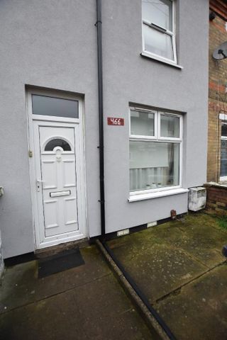 3 bedroom terraced house to rent - Photo 4