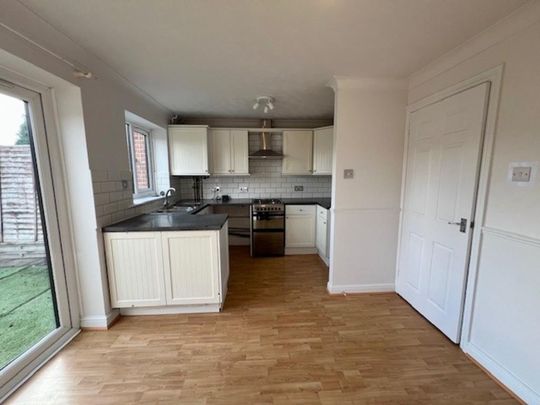3 bedroom terraced house to rent - Photo 1