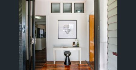 Charming Family Home in the Heart of Holland Park - Photo 3