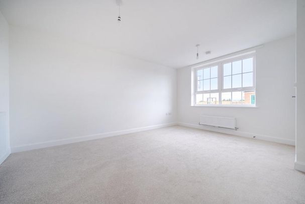3 bedroom end of terrace house to rent - Photo 1