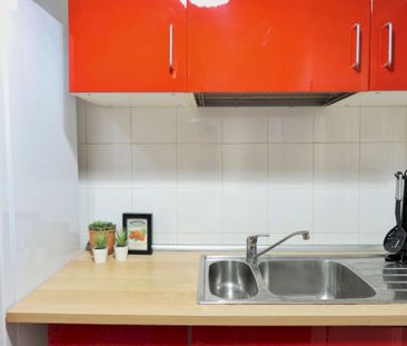 Single cozy room in Poble Sec district - Photo 3