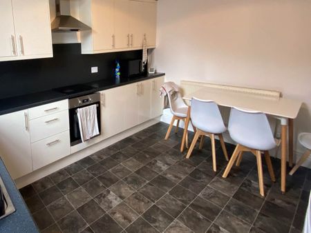 Mitford Place (Room 2), Armley, Leeds - Photo 4