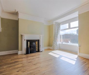 4 bedroom semi-detached house to rent - Photo 2