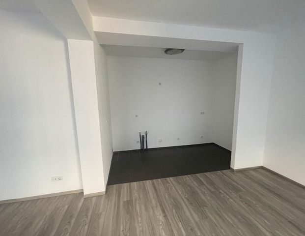 Charmante 2 Zimmer Wohnung im herzen von Oberhausen kernsaniert - Foto 1