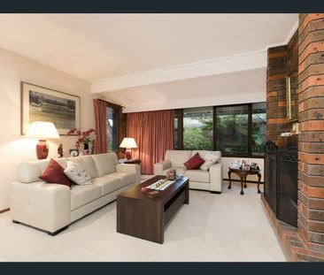 Fabulous Family Living – Three bedroom plus study home within Mount... - Photo 2