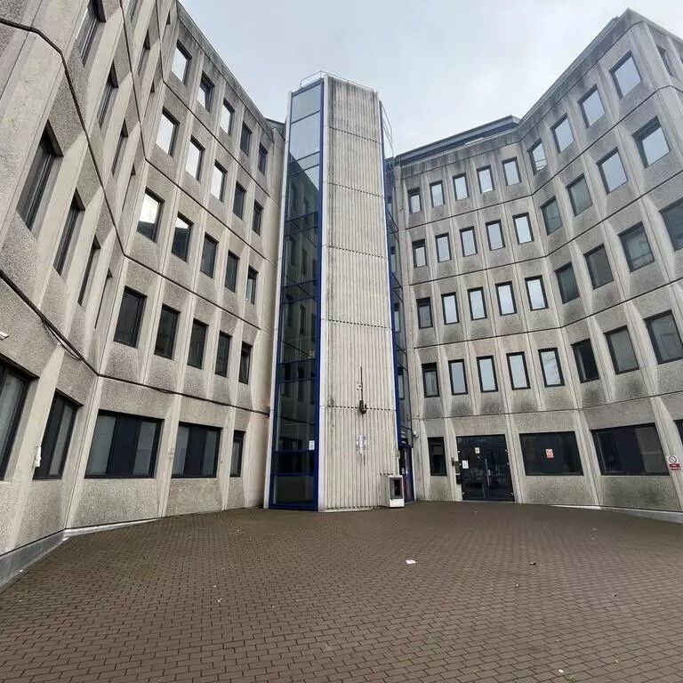 PETERBOROUGH - Photo 2