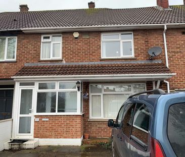 Ambleside Avenue Room 2 - Photo 1