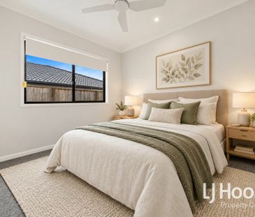 STYLISH & FUNCTIONAL - 2 x LIVING ZONES - WALK TO SOUTH ROCK STATE ... - Photo 3