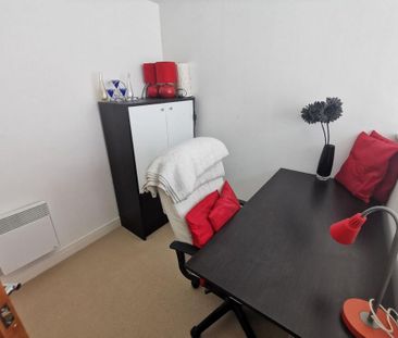 3 bedroom apartment to rent - Photo 6