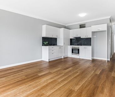 Coastal Convenience - Quiet Top-Floor Living - Photo 5