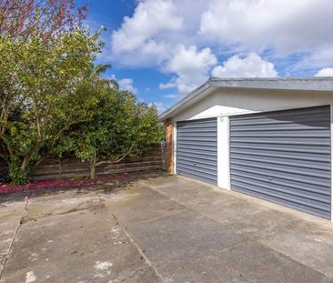 Well Maintained Brick Home - Photo 4