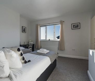2 bed terraced house to rent in NE64 - Photo 5