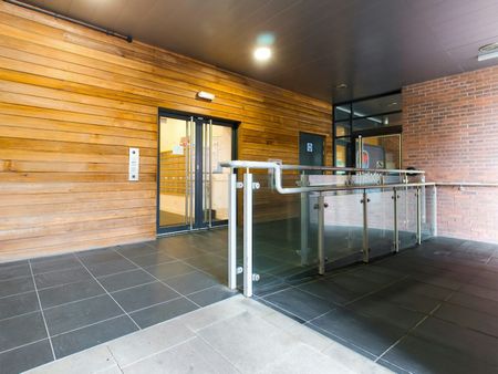 Studio flat to rent on - Photo 5