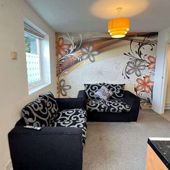 3 bedroom flat to rent - Photo 1