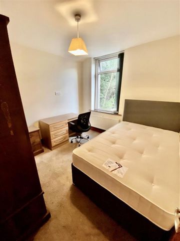 2 bedroom private hall to rent - Photo 3