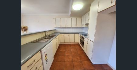 2 BEDROOM TOWNHOUSE IN A PRISTINE LOCATION - Photo 5