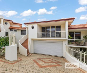 EXECUTIVE HOME CLOSE TO THE BEACH! - Photo 2