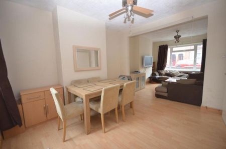 3 bedroom semi-detached house to rent - Photo 3