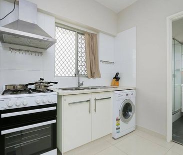 2 BEDROOM APARTMENT - CITY LIVING ! - Photo 3