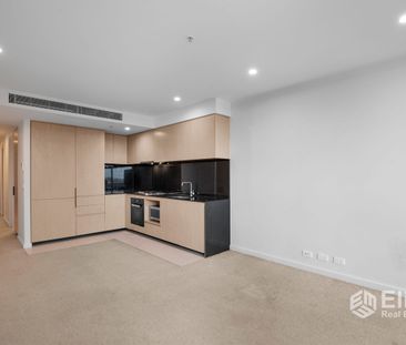 Partially Furnished 2 Bedroom 1 Bathroom Apartment in Royal Melbourne - Photo 5