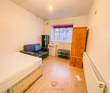 Holloway Road, Islington, London, N7 - Photo 1