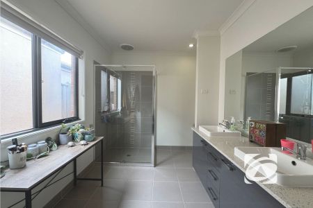 GREAT FAMILY HOME IN CLYDE NORTH - Photo 4