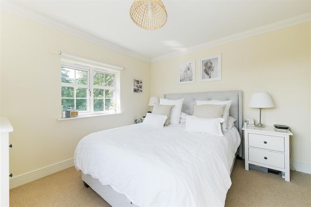 To Let 1 Bed Apartment - Photo 1