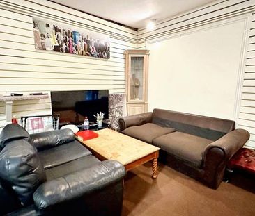 1 bedroom in a flat share to rent - Photo 1