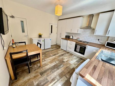 5 bedroom terraced house to rent - Photo 2