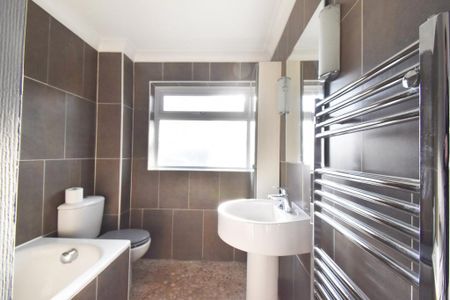 3 bedroom terraced house to rent - Photo 5