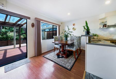 3 Bedroom Townhouse in Albany - Photo 3