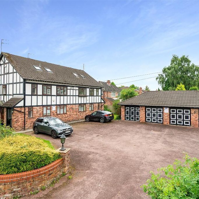 3 bedroom mews to rent - Photo 1
