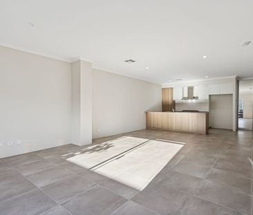 BRAND-NEW LUXURY HOME WITH PREMIUM UPGRADES – AVAILABLE NOW! - Photo 4