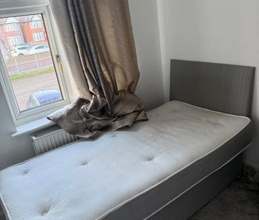 Room in a Shared House, Narborough Road South, LE3 - Photo 6